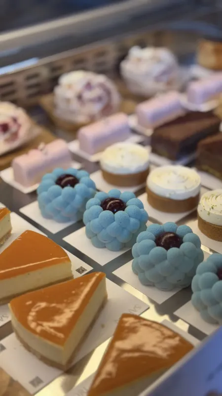 HEDONISM Coffee & Patisserie — торты и сладости, Кишинёв (фото 1)