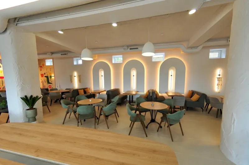 Kazak Club Restaurant & Banquet Hall — sală de banchet, Grătiești (foto 1)