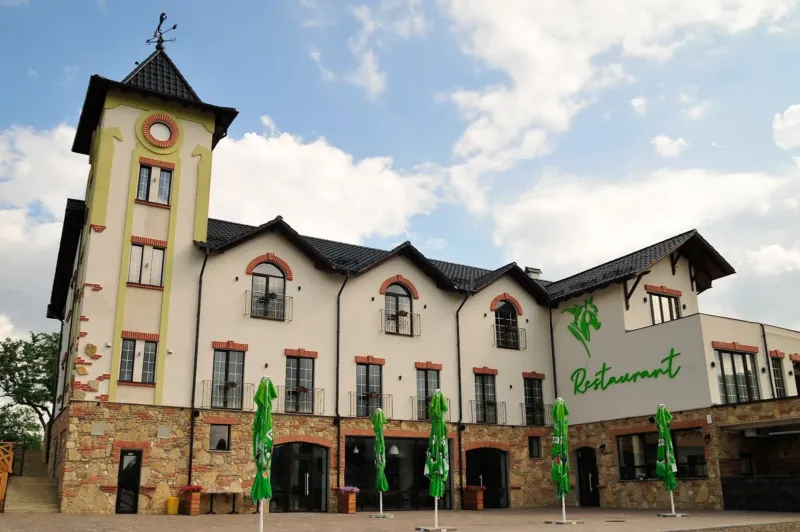 Kazak Club Restaurant & Banquet Hall — sală de banchet, Grătiești (foto 4)