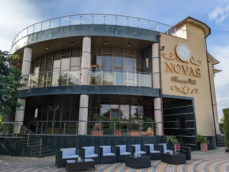 Novas Banquet Hall — банкетный зал, Сынджера (фото 3)