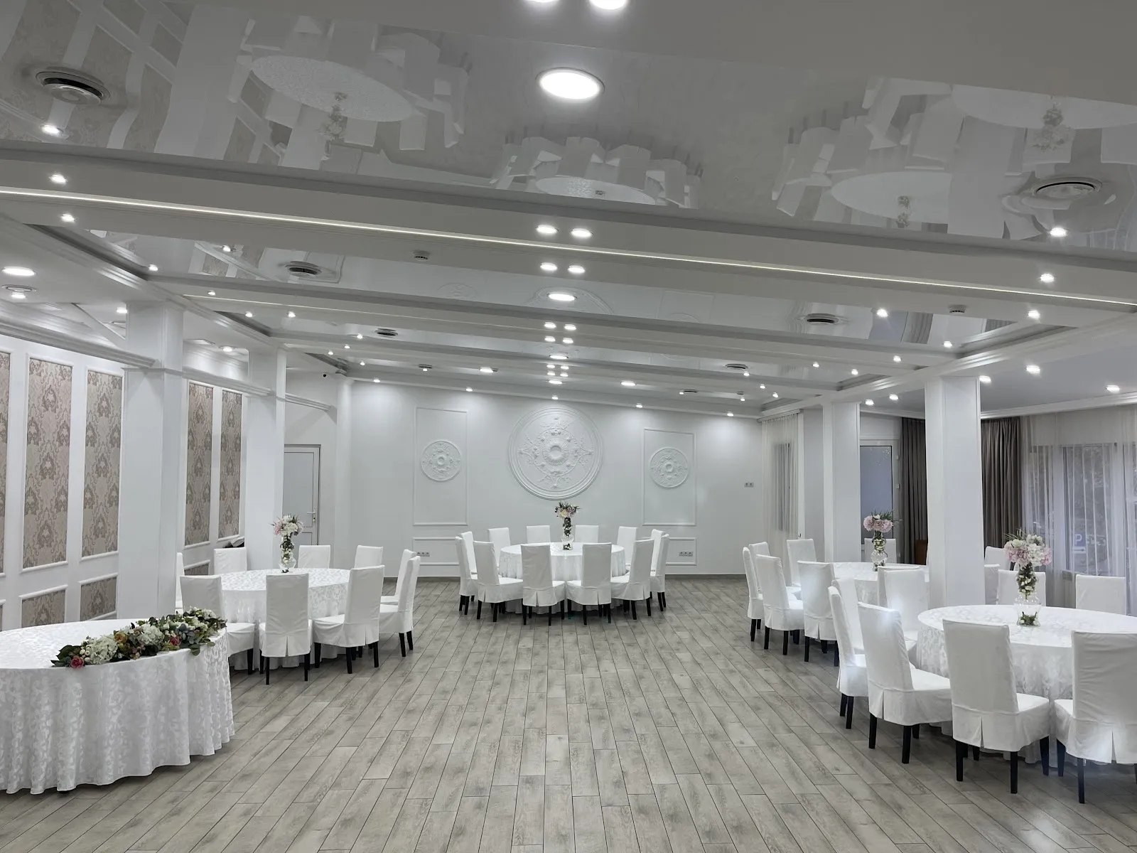 Paradis Banquet Hall